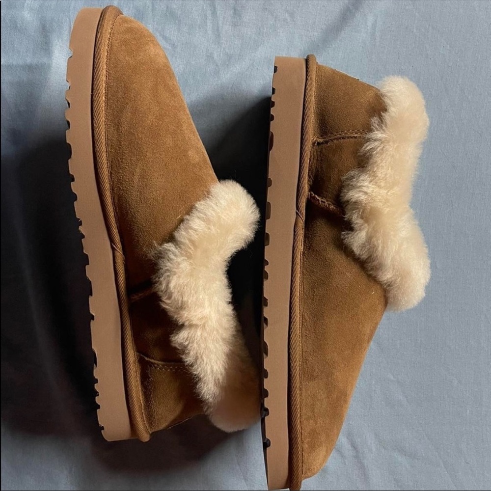 UGG Women's Nita Slippers Sheepskin/Suede
